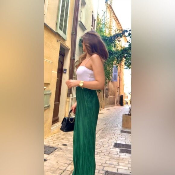 Green top and trousers - Picture 4 of 11